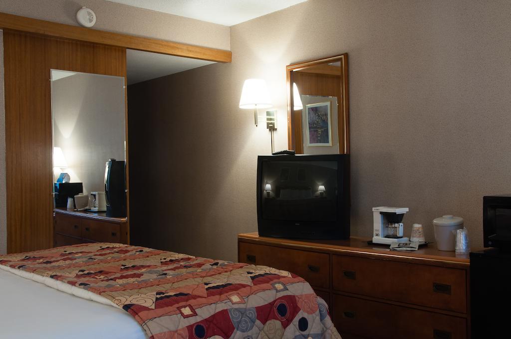 Midland Resort And Convention Center Room photo